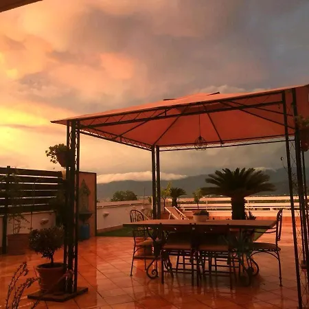 Roof Apartment *