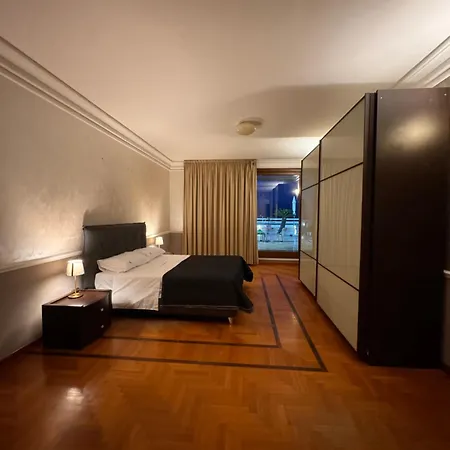 Roof Apartment *