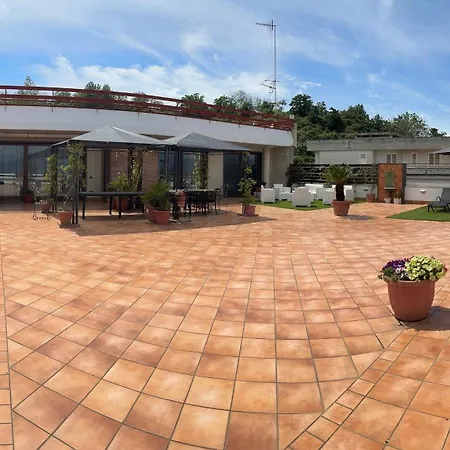 Roof Apartment *