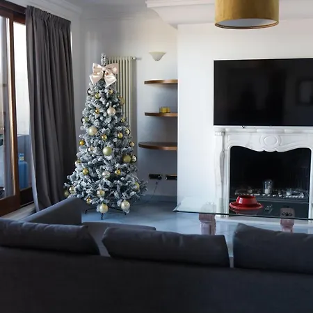 Roof Apartment *